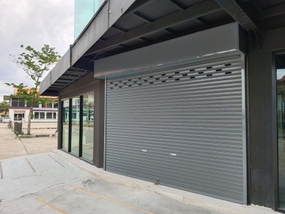 รับติดตั้งประตูเหล็กม้วนระบบสปริงมือยก